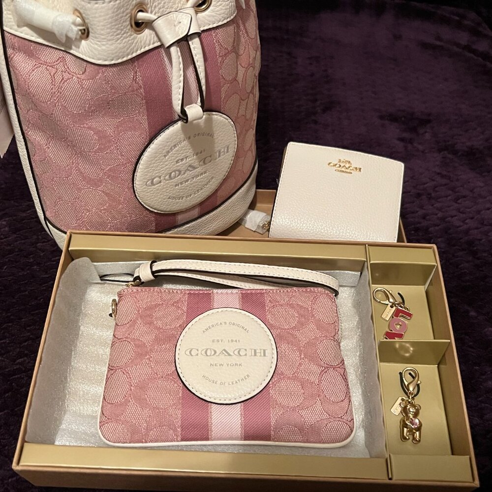 NWT---RARE Coach Dempsey 19 (C7964) Bucket Bag, Wristlet w/Charms & Wallet - Picture 7 of 13